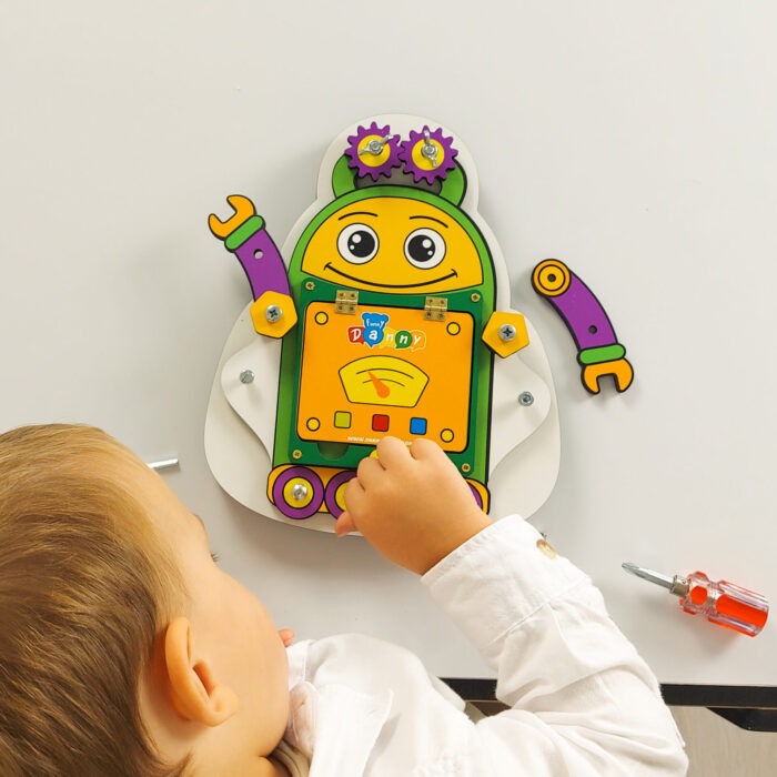 Quadro de aprendizagem com ferramentas Busy Board Montessori para desenvolvimento infantil de 4 a 8 anos.