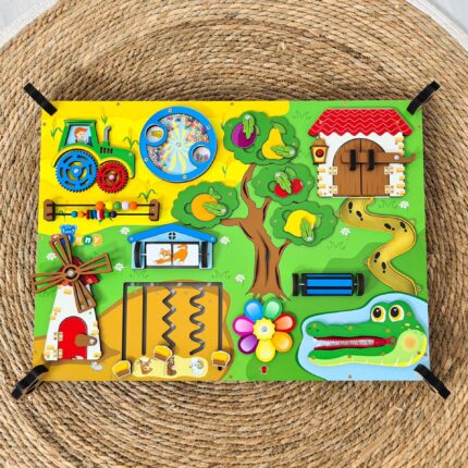 Quadro de atividades infantil bilateral, Quinta Iluminada em madeira com luz verde e elementos sensoriais variados