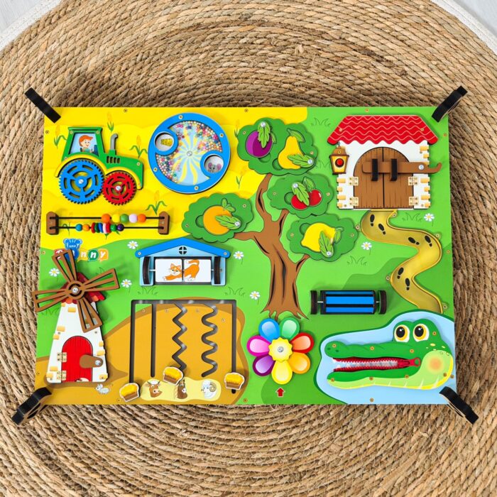 Quadro de atividades infantil bilateral, Quinta Iluminada em madeira com luz verde e elementos sensoriais variados