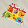 Quadro de atividades infantil Montessori para aprendizagem e desenvolvimento motor com 6 portas interativas.
