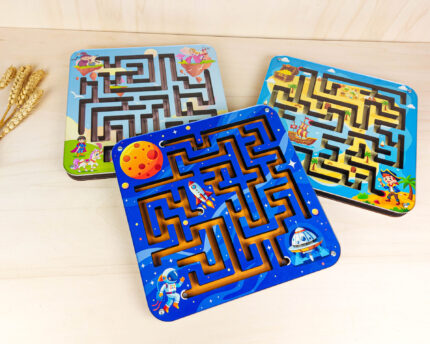 Labirinto Fechado Montessori 27x27cm – Coordenação e Resolução de Desafios