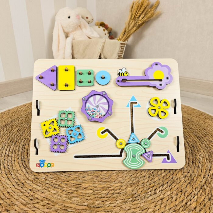 Quadro de atividades infantil Abelinha Montessori, estimulando coordenação motora e senso tátil das crianças.