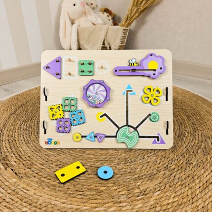 Quadro Sensorial infantil Abelinha Montessori, estimulando coordenação motora e senso tátil das crianças.