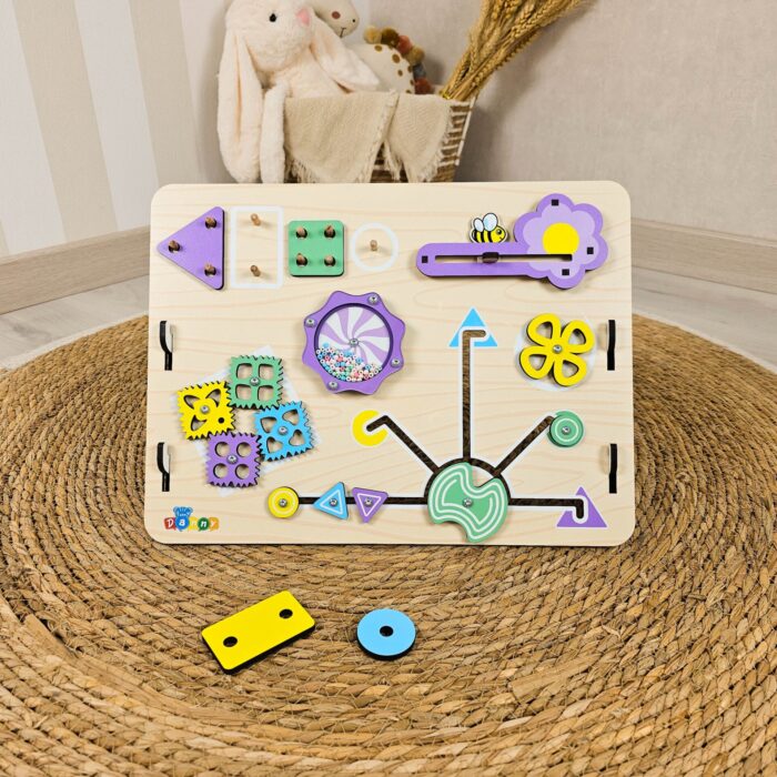 Quadro Sensorial infantil Abelinha Montessori, estimulando coordenação motora e senso tátil das crianças.