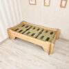 Cama Montessori infantil 70x140 com design robusto e versátil, ideal para autonomia e segurança do bebê.
