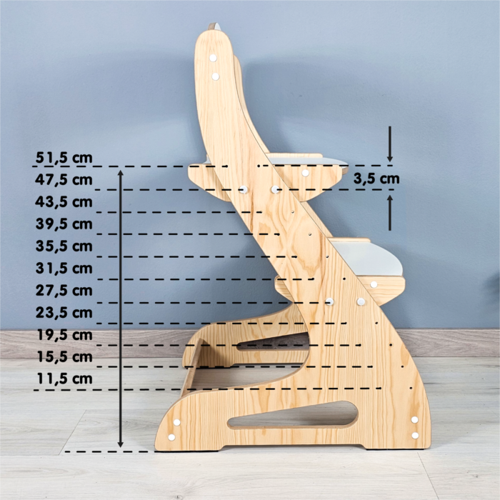 Cadeira evolutiva Montessori em madeira com ajuste de altura, ideal para crianças a partir dos 3 anos.